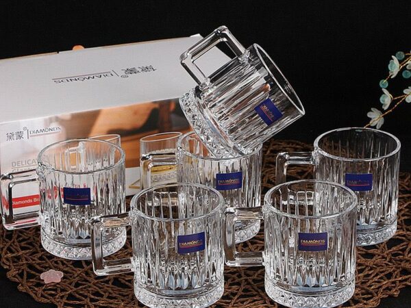 Tasses en verre avec manches